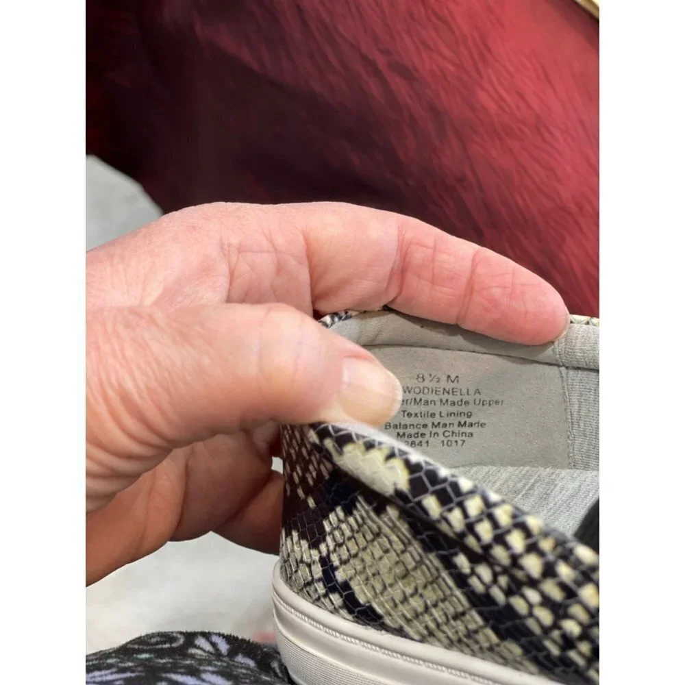NINE WEST Women's Leather Faux Snakeskin Slip Ons Size 8.5 Med Sneakers Bows EUC